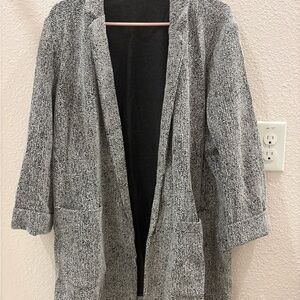 Express Women's Black and White Sweater